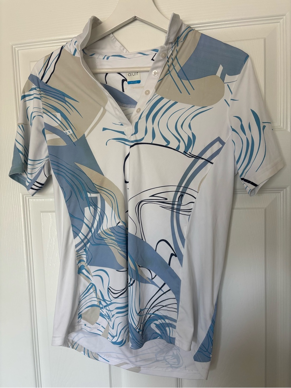 Alulr Active Wave-Print Polo — White & Light Blue